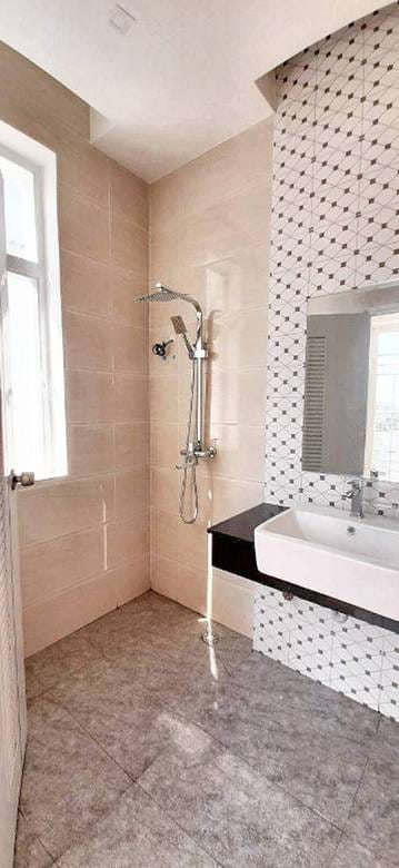 4 Bedrooms Dvojvila For Sale & Rent