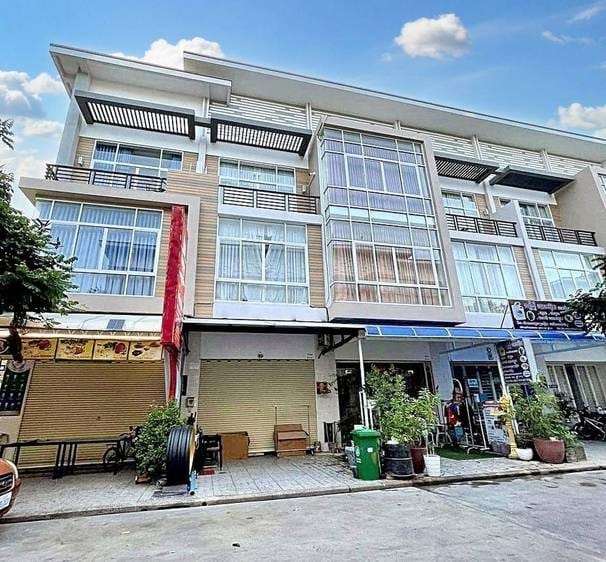 Borey Peng Huoth: The Star Platinum Polaris​ I | $230,000 CommercialShophouse