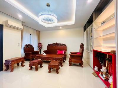 $320,000 Byt