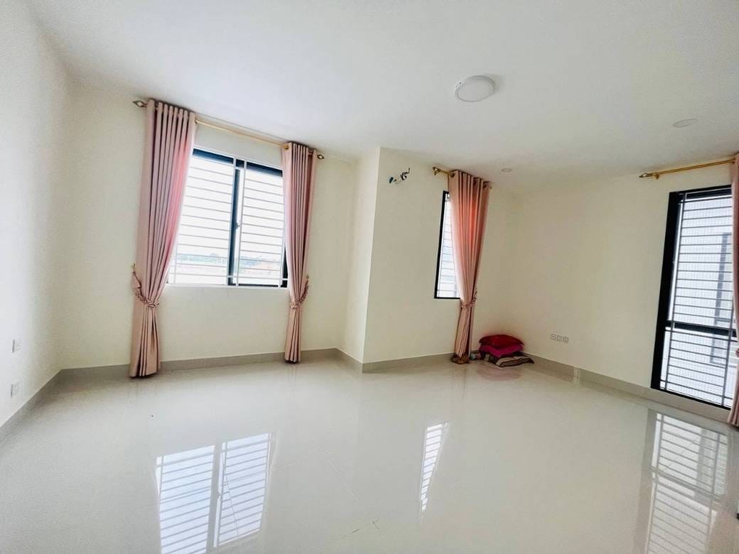 90 sqm Living Size Apartmán Na prodej in Chbar Ampov