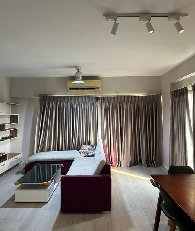 $1,200 Condo