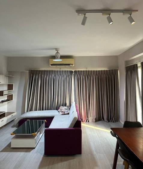 $1,200 Condo