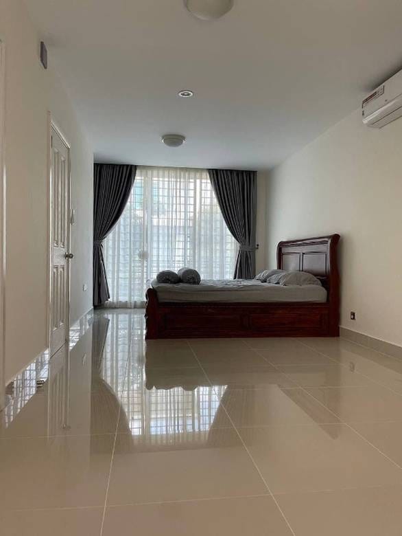 Villa À louer à Nirouth, Chbar Ampov, Phnom Penh