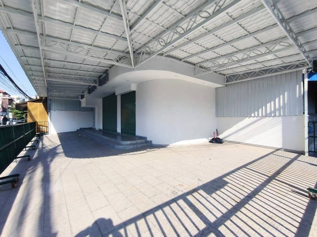 67.5 sqm Land Size Budova K pronájmu
