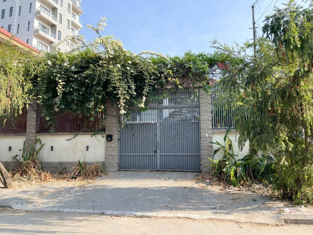 $890,000 Villa