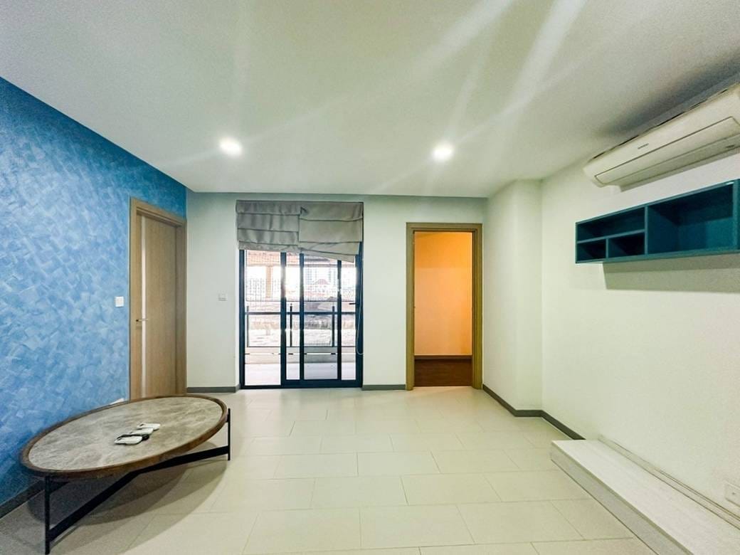 Zařízeno Condo For Sale & Rent