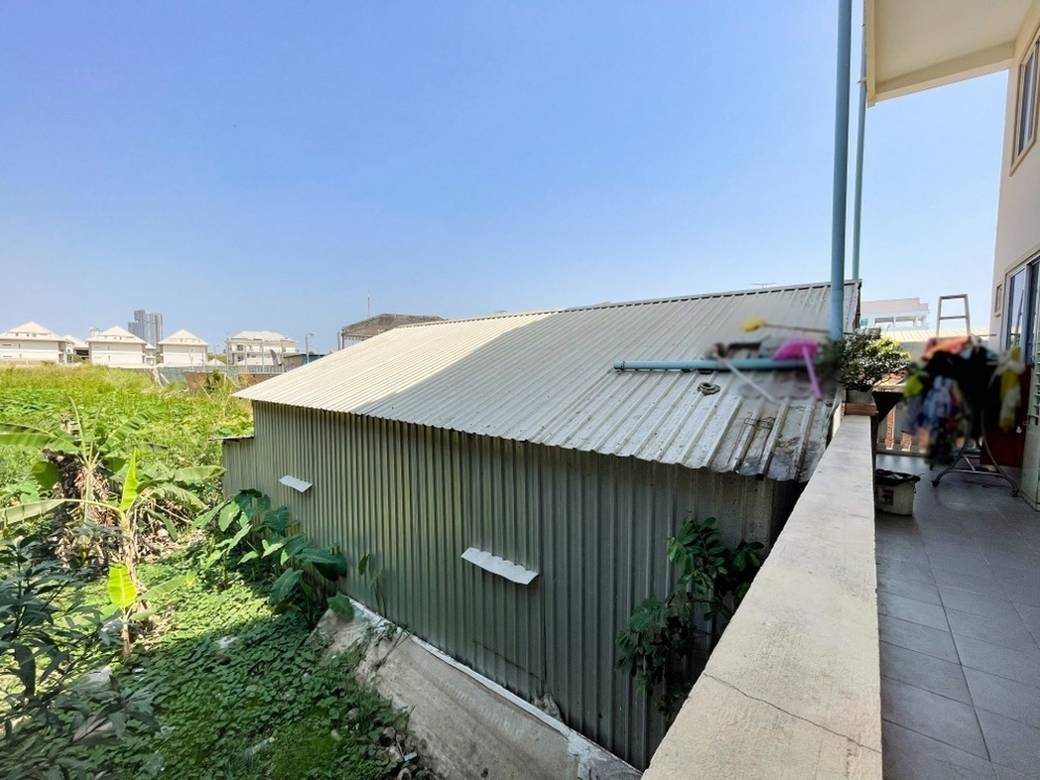 560平方米土地面积的店屋出售