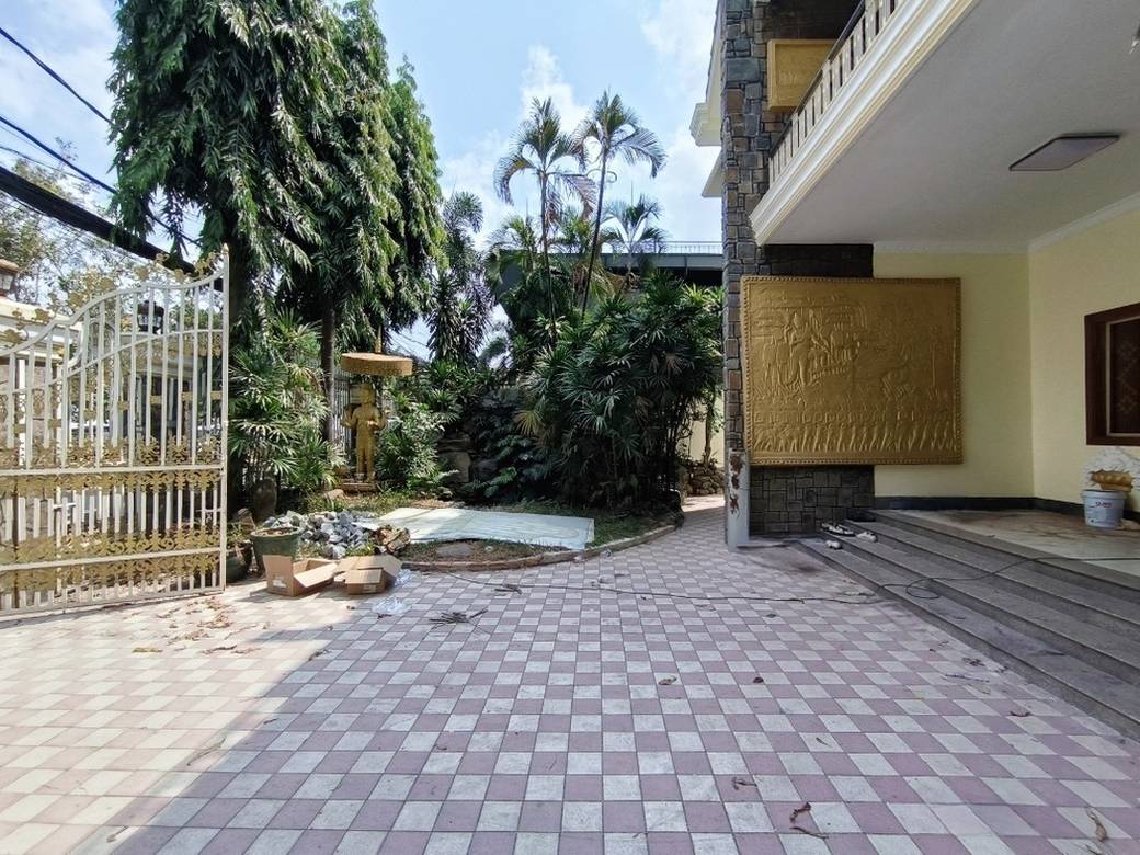 Villa À louer de 500 m² de terrain