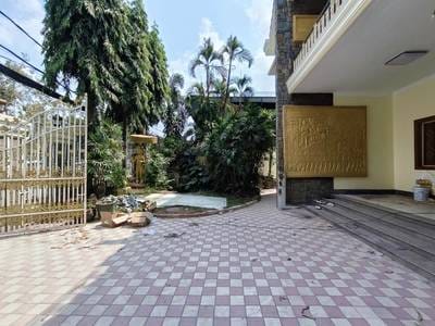 Villa À louer de 500 m² de terrain