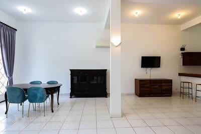 $800 Flat House