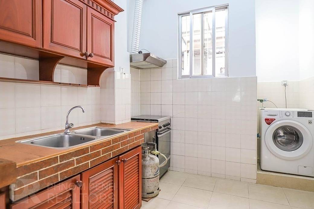 Flat House For Rent in Wat Phnom, Daun Penh, Phnom Penh
