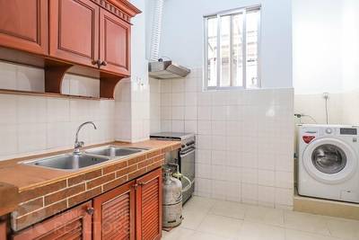 Flat House For Rent in Wat Phnom, Daun Penh, Phnom Penh