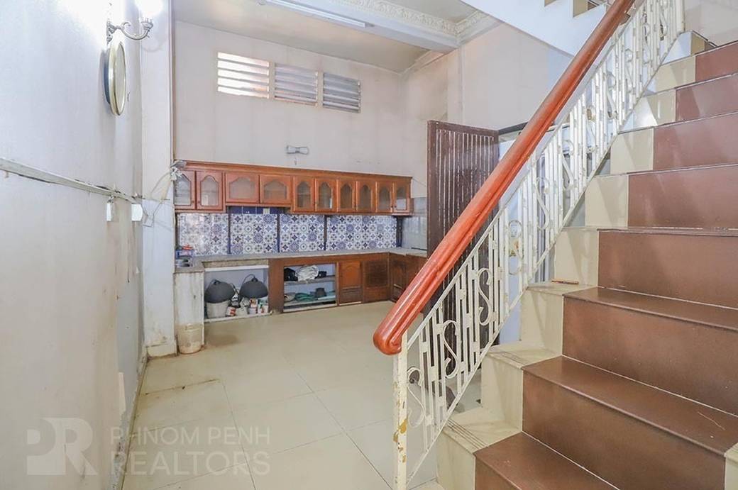 CommercialShophouse Для Аренды in БКК 3, Бынг Кенг Канг, Пномпень