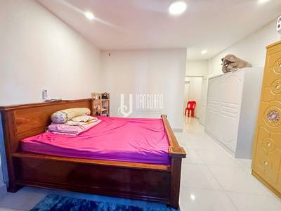 Maison-boutique À vendre à Chbar Ampov $120,000
