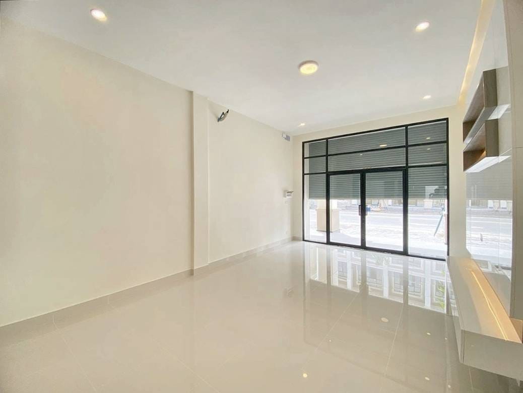 Chbar Ampov店屋出租，价格$1,600