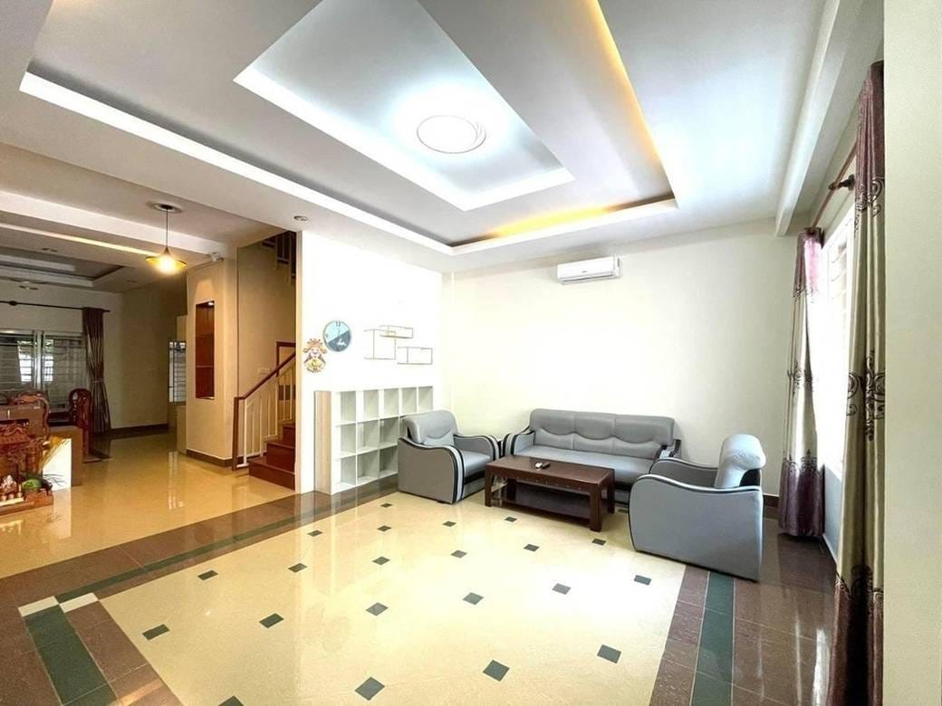 វីឡា សំរាប់លក់ នៅChbar Ampov តម្លៃ $235,000