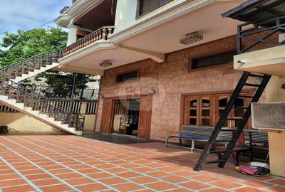1,074平方米土地面积的别墅For Sale & Rent