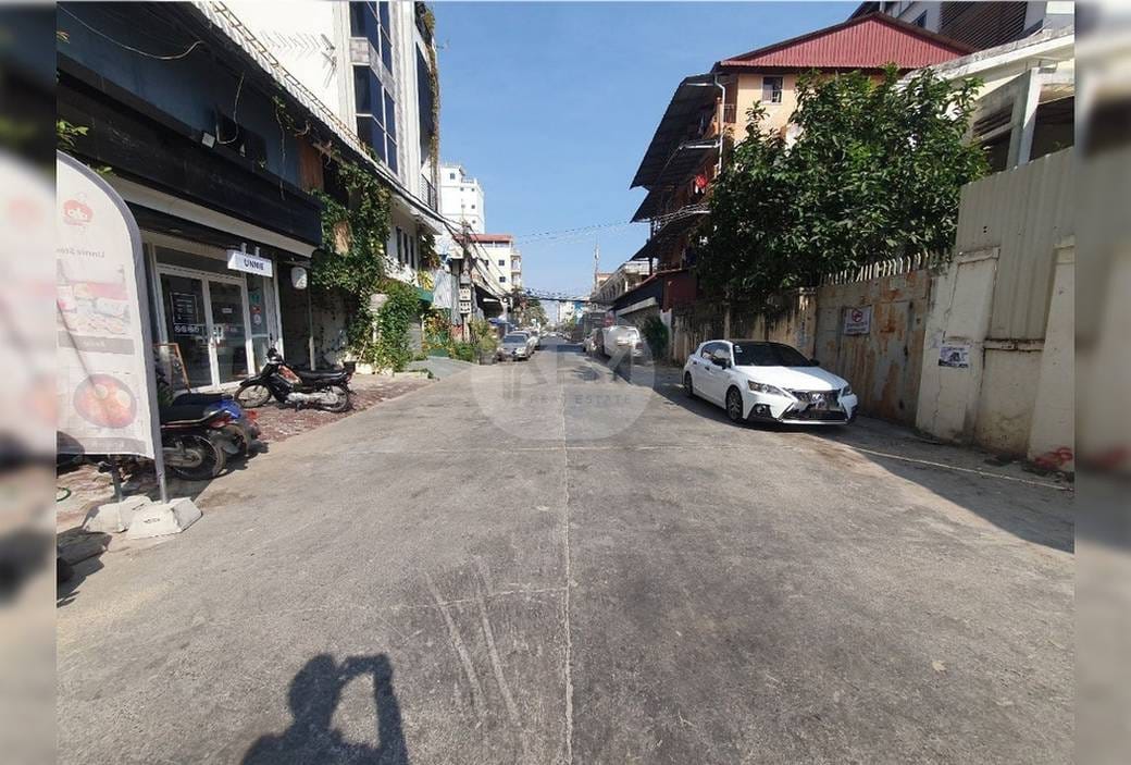 550 sqm Land Size Building For Rent