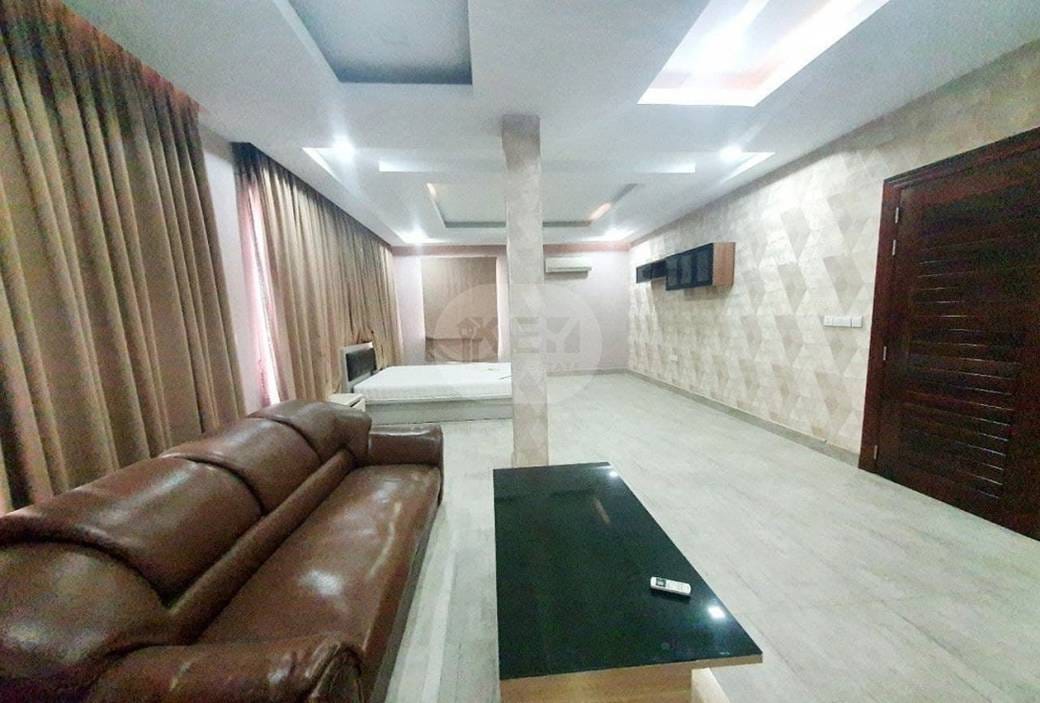 $4,000 Vila