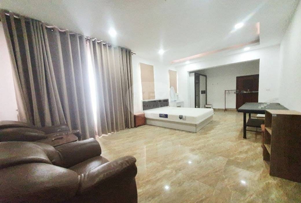 483 sqm Land Size Vila K pronájmu