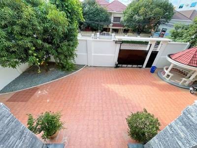 $2,800 Villa