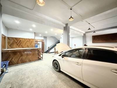 Bâtiment À louer de 231 m² de terrain