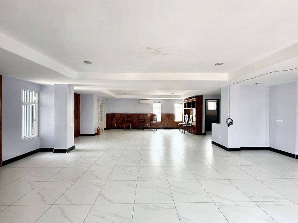 Bâtiment À louer à Toul Kork $5,000
