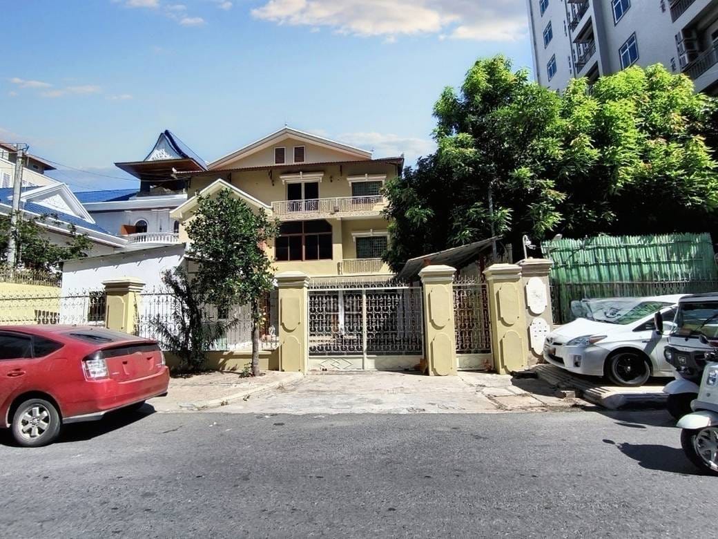 450 sqm Living Size Vila K pronájmu in Boeng Keng Kang