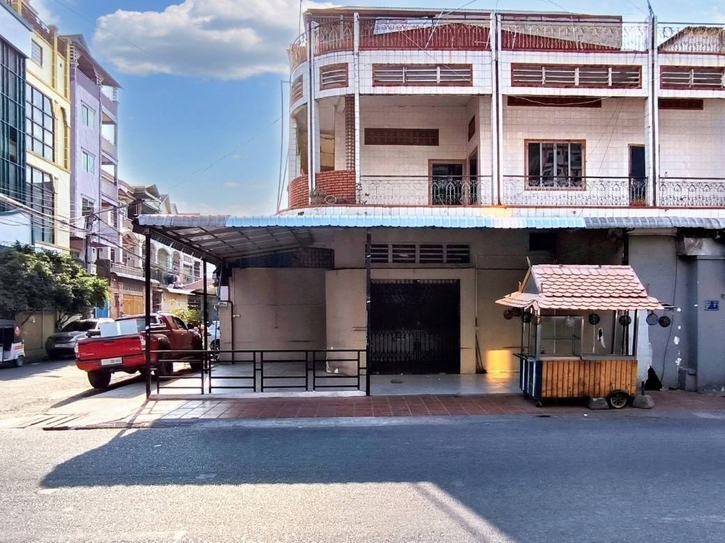128 sqm Land Size CommercialShophouse K pronájmu