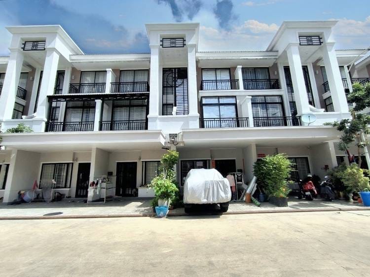 Dom szeregowy Na sprzedaż w Veal Sbov, Chbar Ampov, Phnom Penh