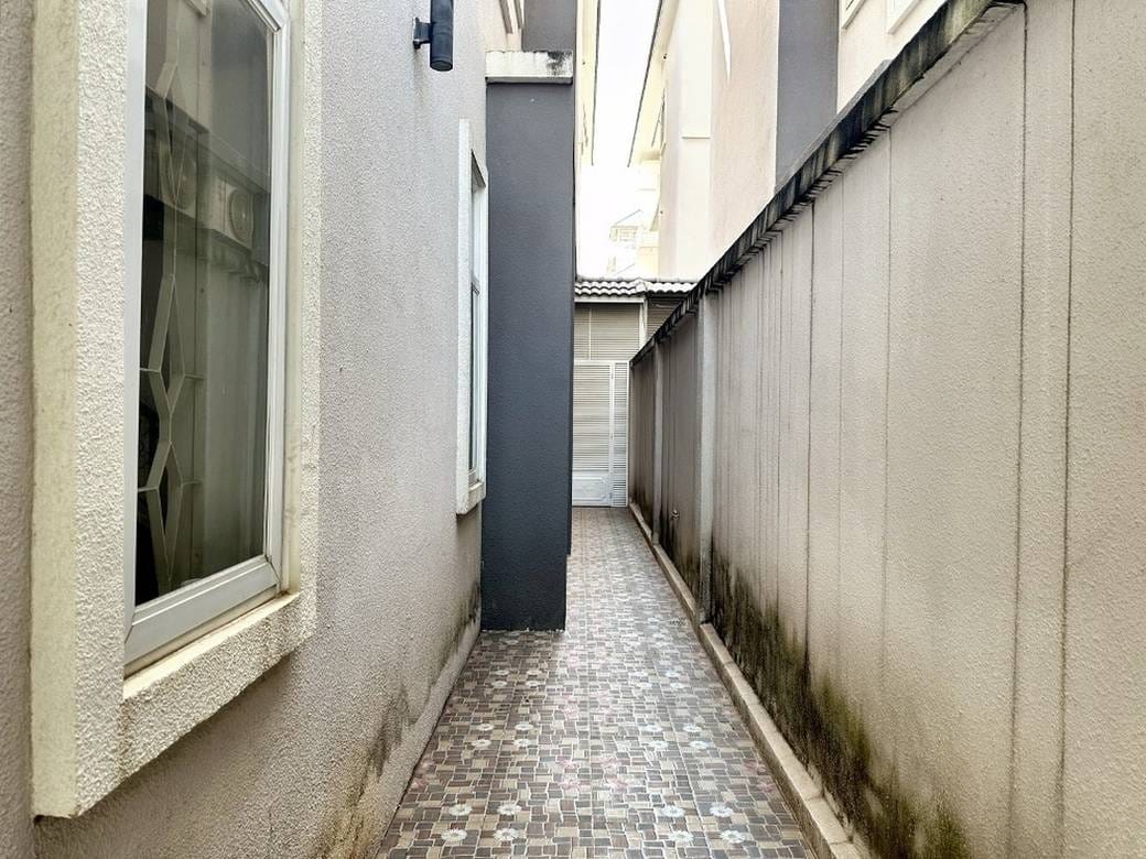 $1,300 Dvojvila