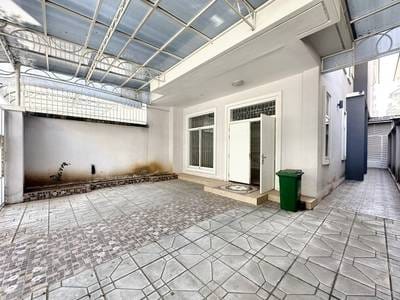 160 sqm Land Size Dvojvila K pronájmu