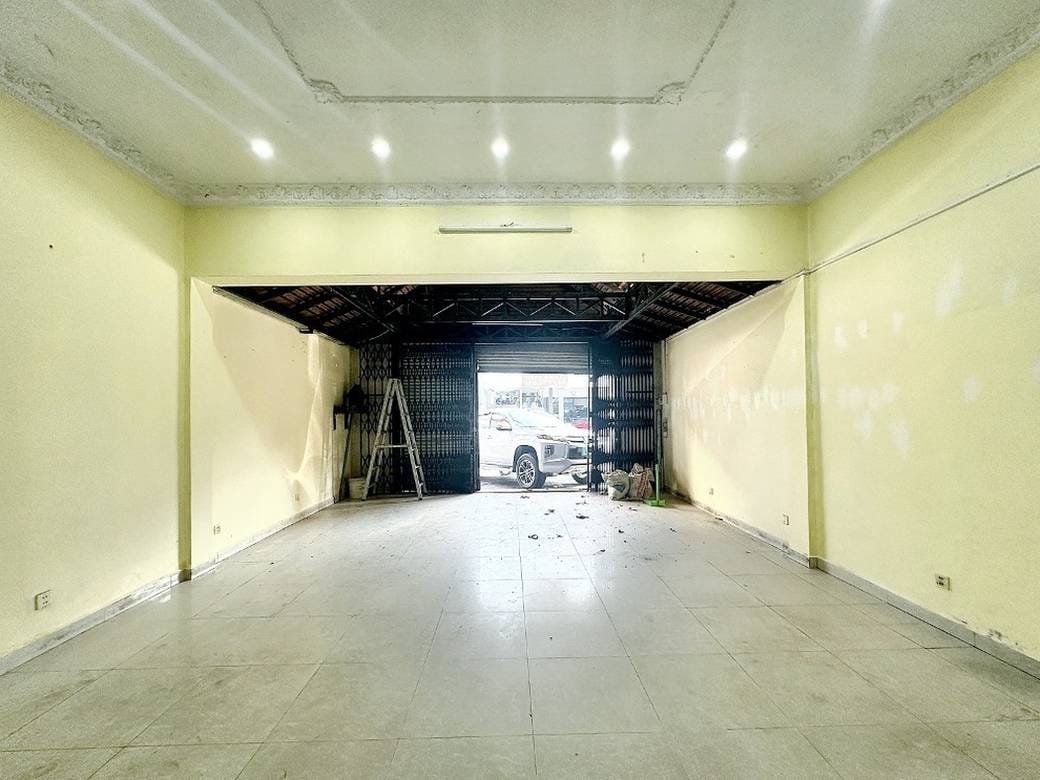 CommercialShophouse K pronájmu in Daun Penh $1,200