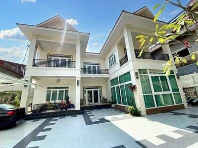 512.5 sqm Land Size Vila K pronájmu
