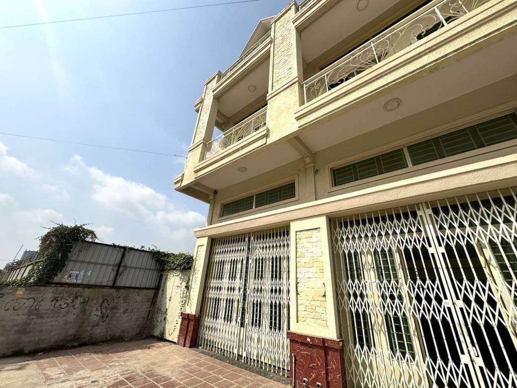113.9 sqm Land Size CommercialShophouse Na prodej