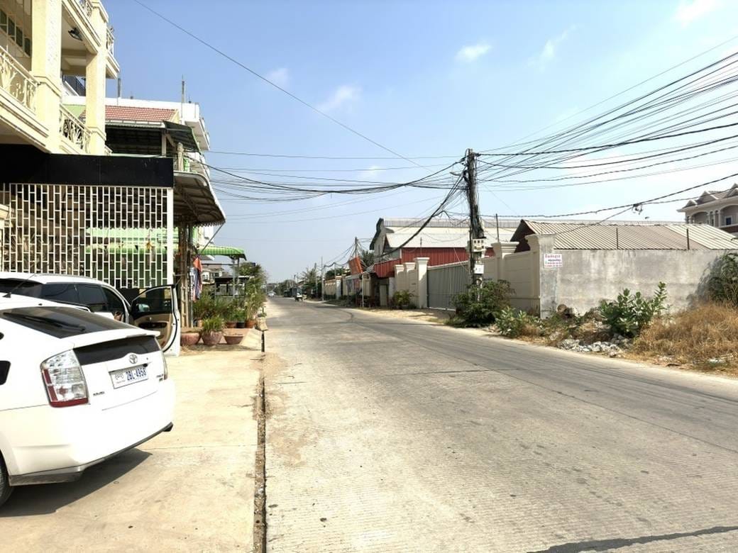 128 sqm Living Size CommercialShophouse Na prodej in Sen Sok