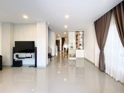 4 Bedrooms Dvojvila Na prodej for $270,000