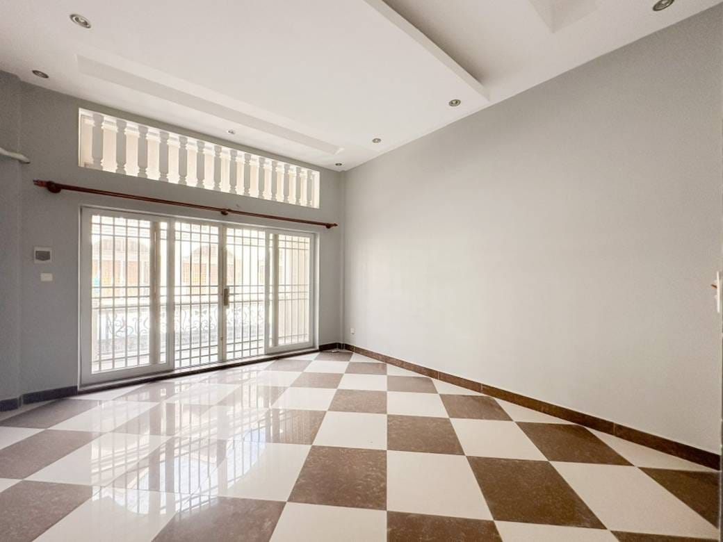 Toul Kork Shophouse Na prodej in Tuek L'ak 2 Toul Kork $290,000