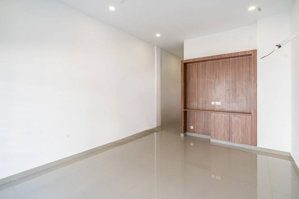 Chroy Changvar店屋出售，价格$145,000