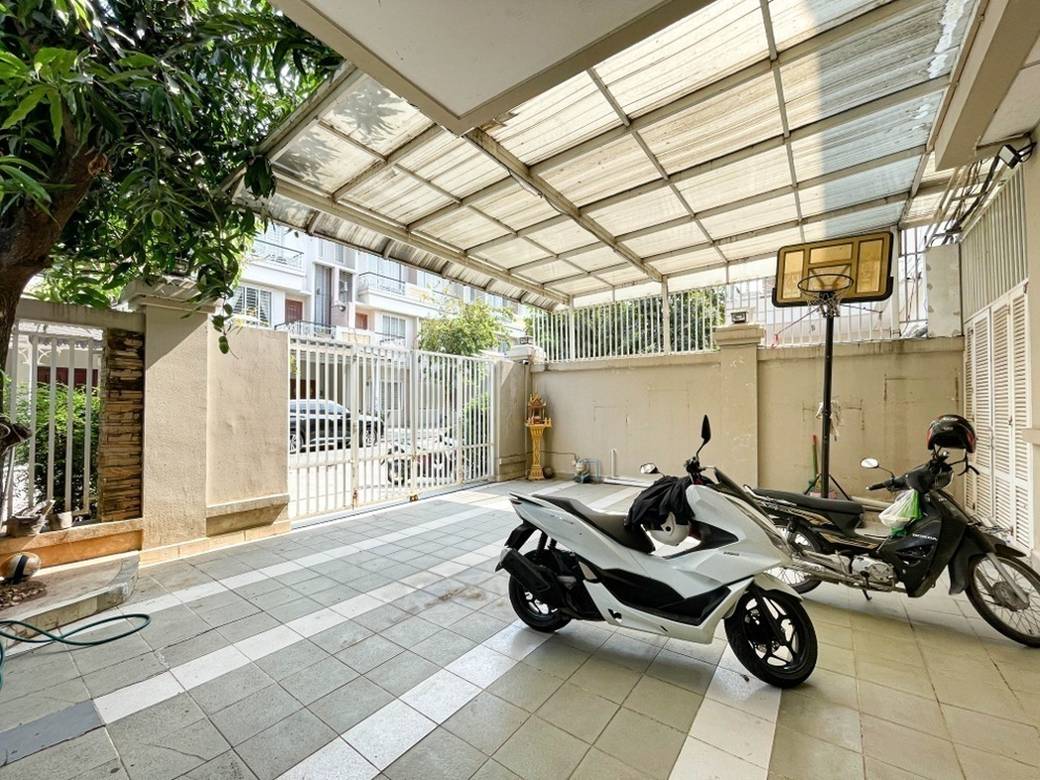 Borey Peng Huoth: The Star Platinum Athina | $430,000 Dvojvila