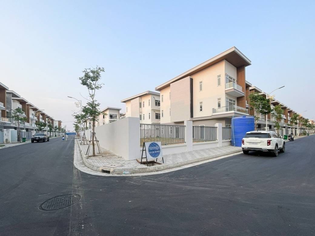 $1,600,000 Villa