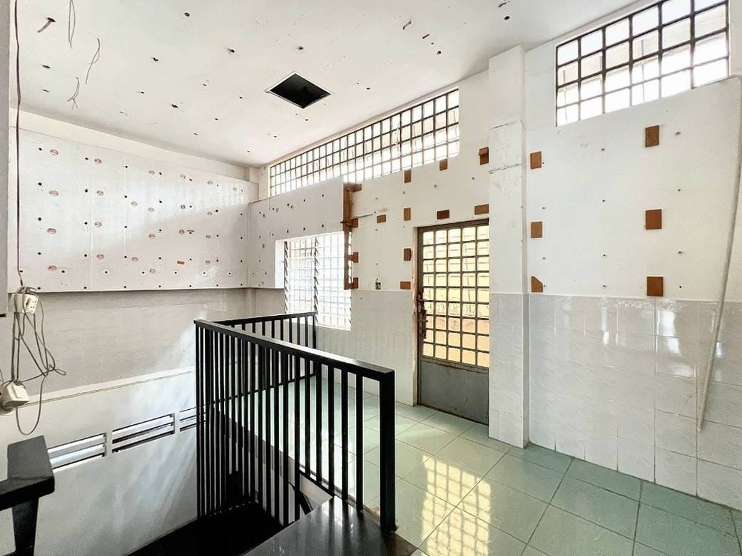 277.5平方米土地面积的CommercialShophouse出租