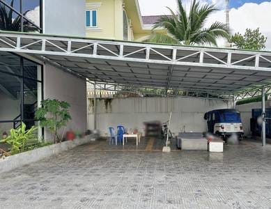 Bâtiment À louer de 570 m² de terrain