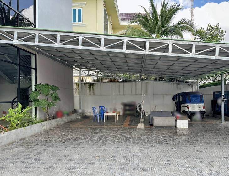 Bâtiment À louer de 570 m² de terrain