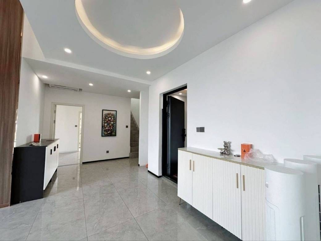 Condo For Rent with 1 Parking Space