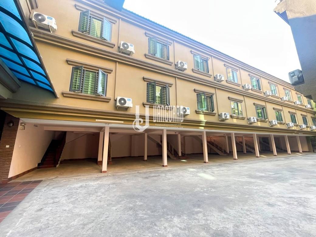 1,695 sqm Land Size Hotel For Rent