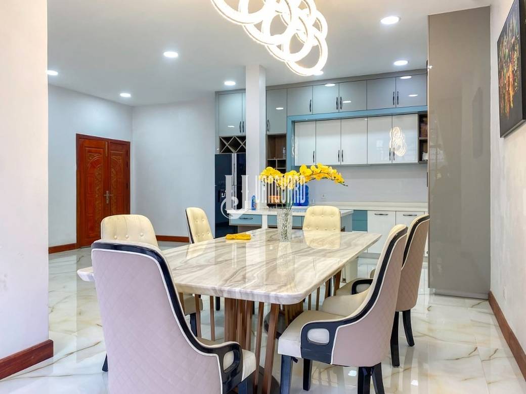 $550,000 Villa