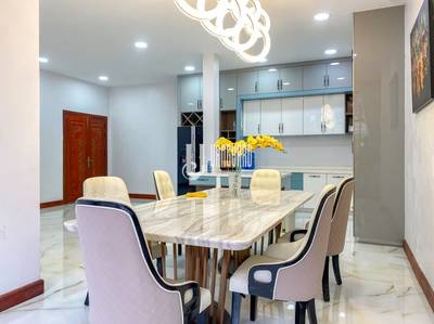 $550,000 Villa