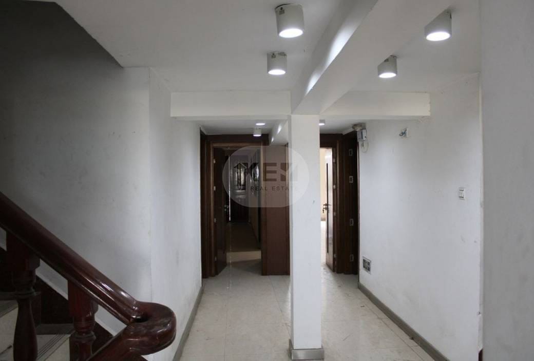 Srah ChakCommercialShophouse出租，位于Srah Chak