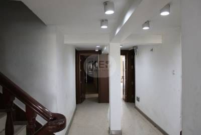 Srah ChakCommercialShophouse出租，位于Srah Chak